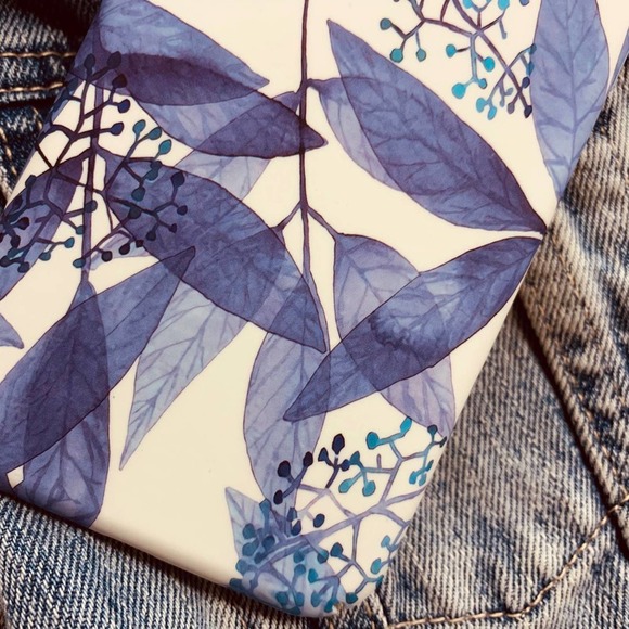 iPhone XR Case Blue White Floral Print Matte Cover NEW - Picture 3 of 9